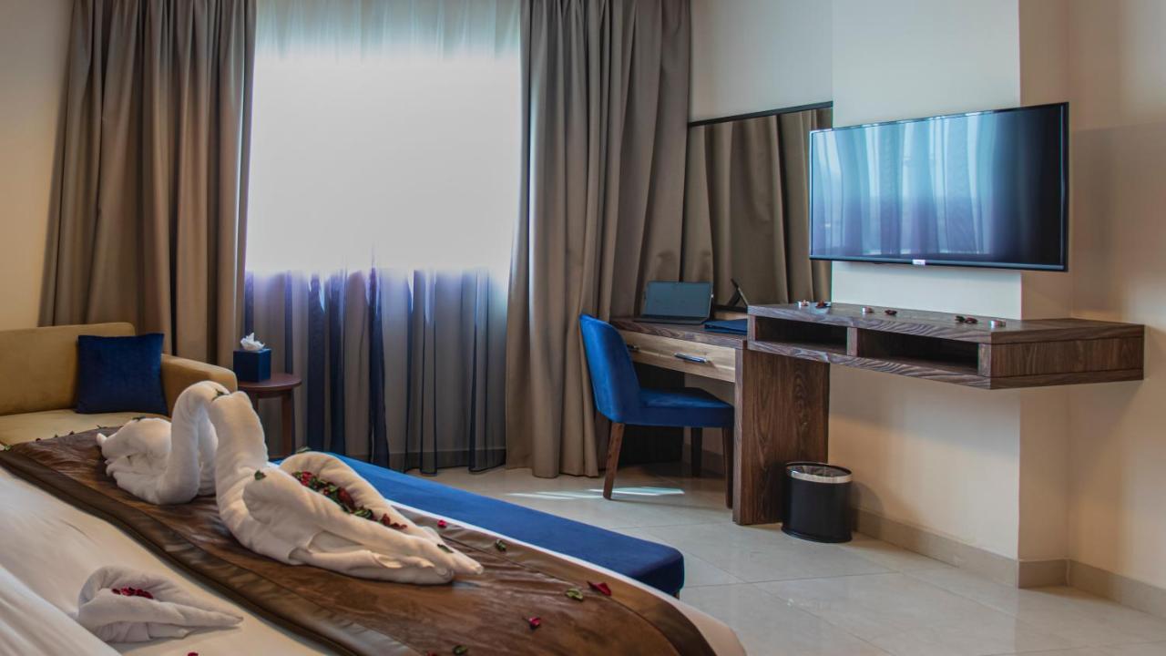 Viola Hotel Apartments Шарджа Екстер'єр фото
