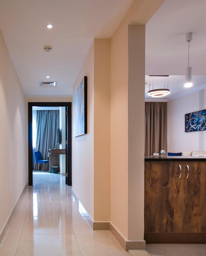 Viola Hotel Apartments Шарджа Екстер'єр фото