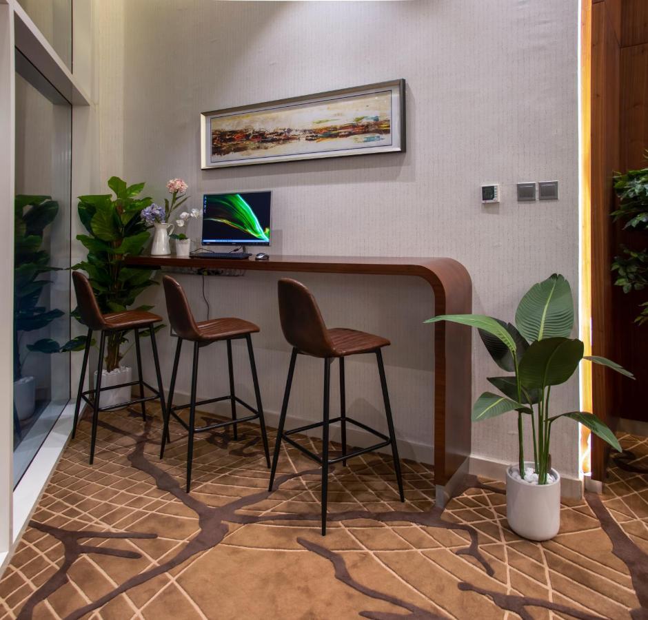 Viola Hotel Apartments Шарджа Екстер'єр фото