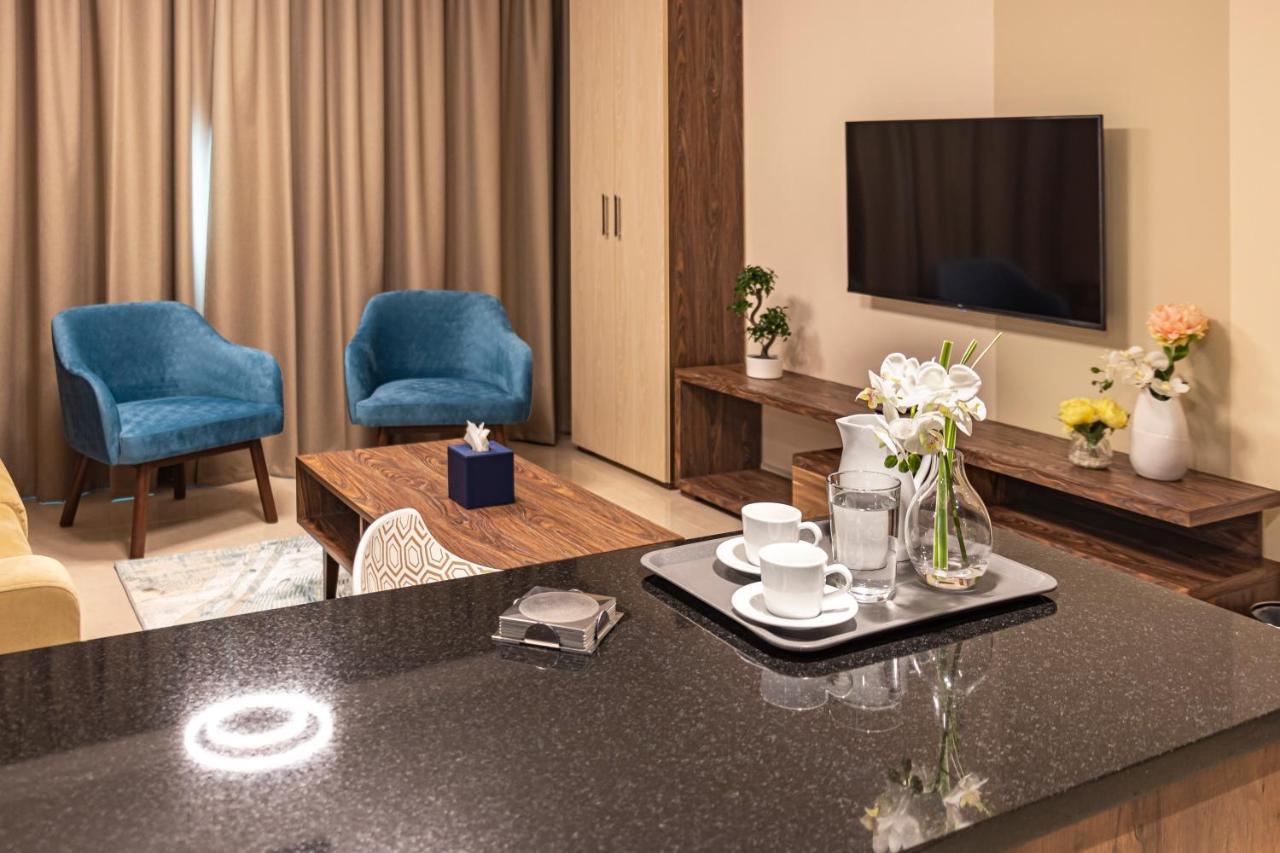 Viola Hotel Apartments Шарджа Екстер'єр фото